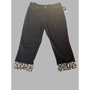 No Boundaries womens size 15  Juniors Black Capri Pants With Leopard Print Cuff